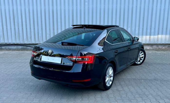 Skoda Superb cena 59900 przebieg: 188300, rok produkcji 2019 z Kudowa-Zdrój małe 667